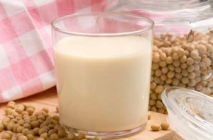 Полезные свойства соевого молока